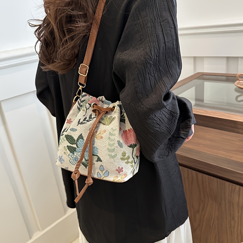 Bucket Bag Suede - 1 Buah Tas Ember Bermotif Kupu-kupu