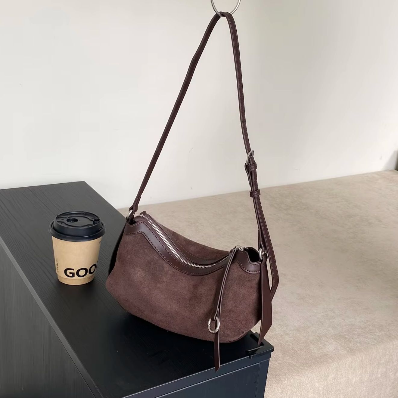 Tas Selempang Wanita Kulit Asl - Half Moon Bag Suede ulasan dan harga