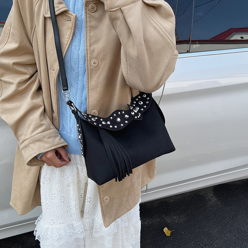 Tas Selempang Retro Fashion Ba - Half Moon Bag Suede ulasan dan harga